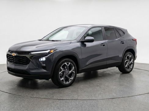 Used 2025 Chevrolet Trax LT w/ LT Convenience Package FWD image 3