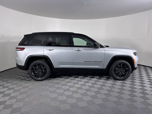 New 2025 Jeep Grand Cherokee Limited image 12