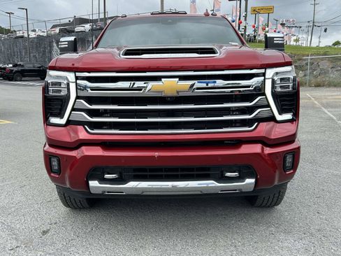Used 2025 Chevrolet Silverado 2500 High Country w/ High Country Premium Package AWD/4WD image 8