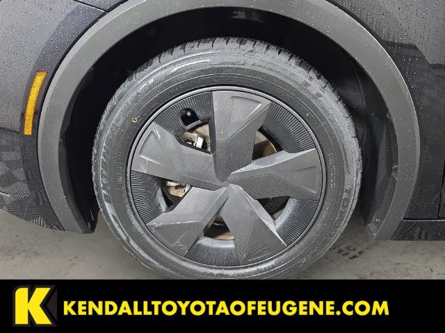 Used 2025 Toyota Prius LE FWD image 9