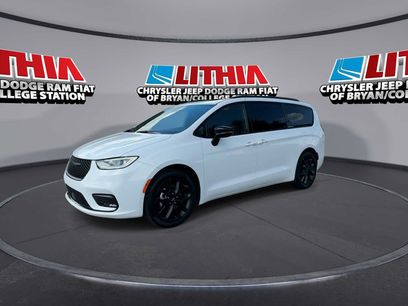 Used 2025 Chrysler Pacifica Limited