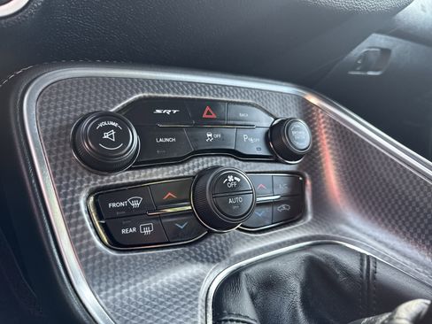 Used 2015 Dodge Challenger SRT Hellcat RWD image 21