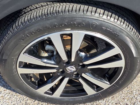 Used 2019 Nissan Kicks SR w/ SR Premium Package FWD image 40