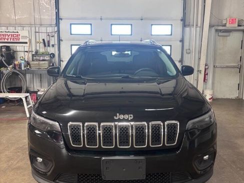 Used 2019 Jeep Cherokee Latitude w/ Popular Appearance Group AWD/4WD image 2