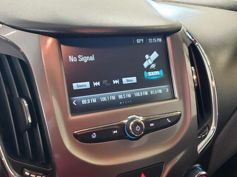 Used 2017 Chevrolet Cruze LT FWD image 19
