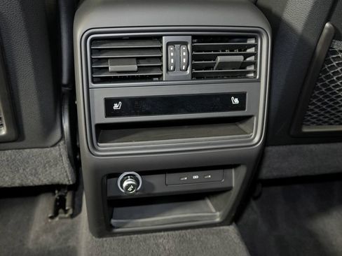 Certified 2024 Porsche Cayenne w/ Premium Package AWD/4WD image 38