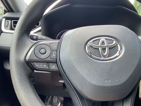 Used 2021 Toyota RAV4 LE FWD image 30