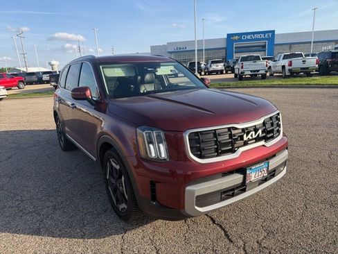 Used 2023 Kia Telluride S w/ S Sunroof Package AWD/4WD image 1