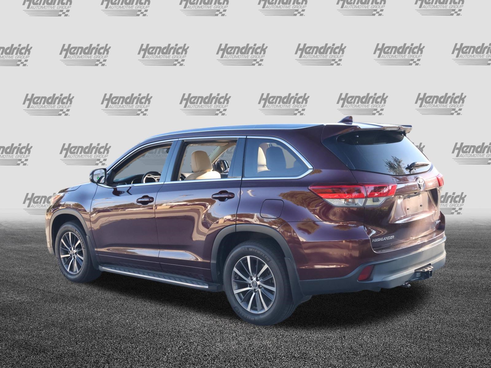 Used 2017 Toyota Highlander XLE AWD/4WD image 7