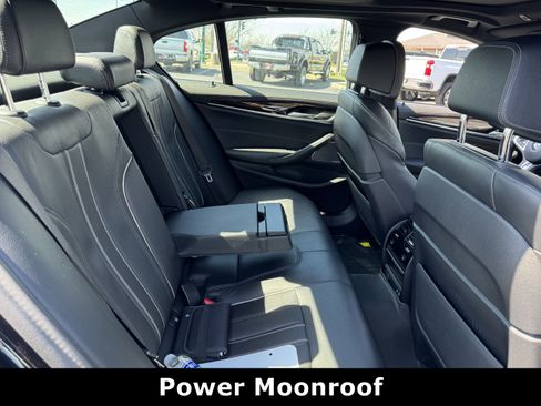 Used 2022 BMW M550i xDrive image 7