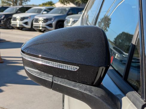 New 2026 Volkswagen Tiguan SE R-Line image 12