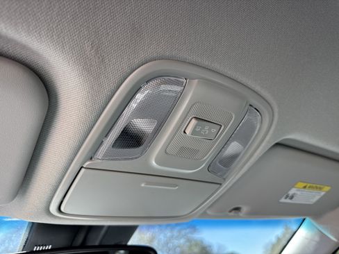 Used 2022 Kia Niro EX image 31