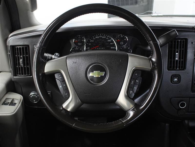 Used 2017 Chevrolet Express 3500 Extended RWD image 14