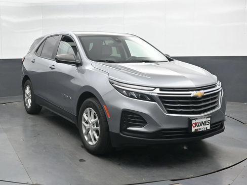 Used 2023 Chevrolet Equinox LS w/ LS Convenience Package FWD image 5