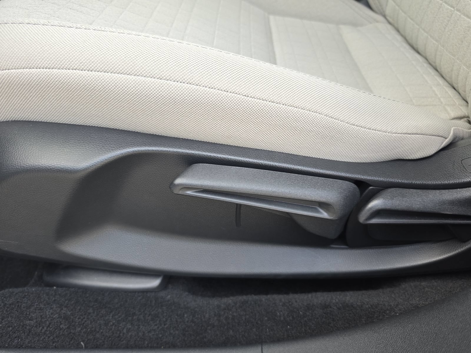 Certified 2025 Honda HR-V LX image 9