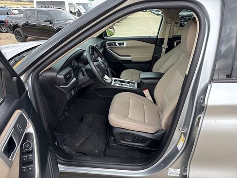 Used 2023 Ford Explorer XLT w/ Class IV Trailer Tow Package image 19