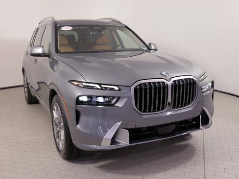 Used 2025 BMW X7 xDrive40i w/ Premium Package AWD/4WD image 5