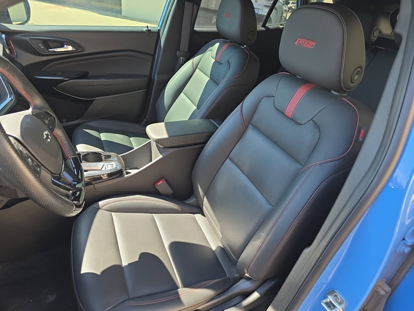 Used 2024 Chevrolet Trax RS w/ Sunroof Package FWD image 7