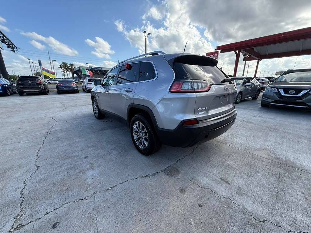 Used 2019 Jeep Cherokee Latitude Plus w/ Cold Weather Group AWD/4WD image 6