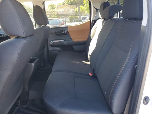 Used 2017 Toyota Tacoma SR5 image 28