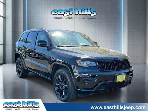 Used 2022 Jeep Grand Cherokee Laredo X AWD/4WD image 1