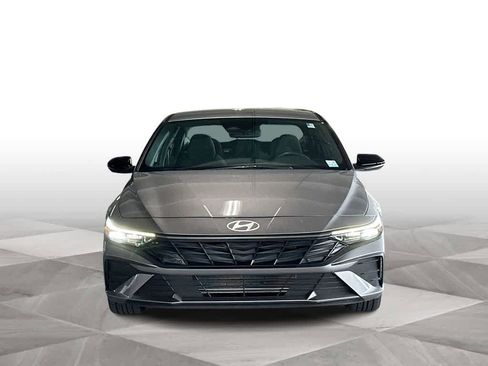 Used 2025 Hyundai Elantra Sport FWD image 3