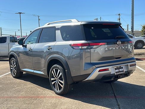 New 2025 Nissan Pathfinder Platinum image 6