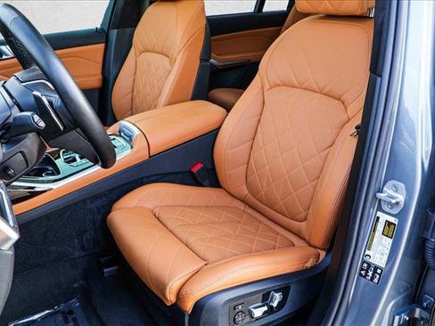 Used 2024 BMW X7 xDrive40i w/ Premium Package image 12