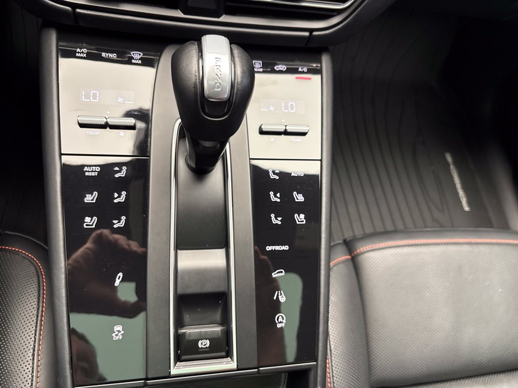 Certified 2023 Porsche Macan Turbo AWD/4WD image 35