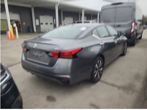 Used 2022 Nissan Altima 2.5 SV image 7