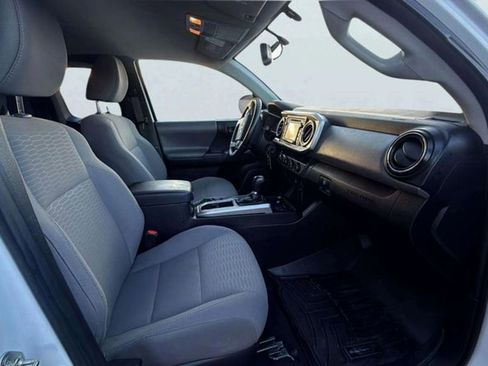 Used 2017 Toyota Tacoma SR5 image 15
