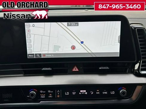 Used 2025 Kia Sportage EX AWD/4WD image 16