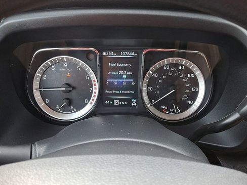 Used 2018 Nissan Titan SV image 20