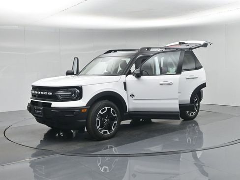 Certified 2024 Ford Bronco Sport Outer Banks w/ Tech Package AWD/4WD image 34
