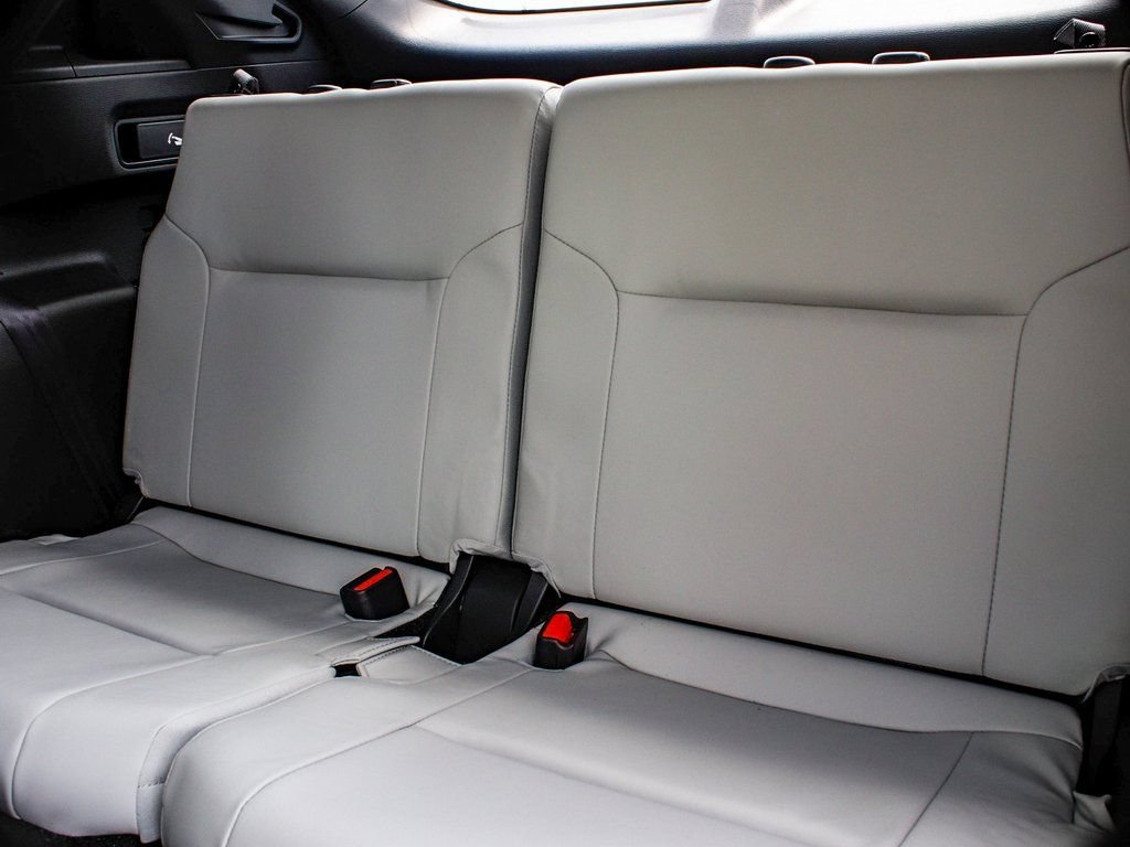 Used 2025 Mitsubishi Outlander SE AWD/4WD image 36
