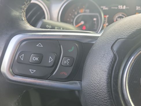 Used 2018 Jeep Wrangler Unlimited Sahara AWD/4WD image 30