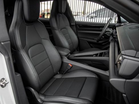 New 2026 Porsche Macan Electric RWD image 47