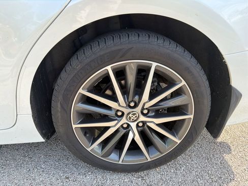 Used 2021 Toyota Camry XLE image 12