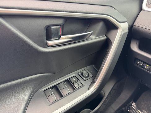 Certified 2022 Toyota RAV4 XLE AWD/4WD image 11