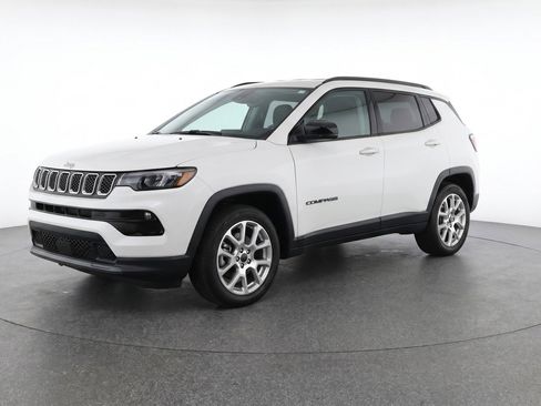 Used 2025 Jeep Compass Limited AWD/4WD image 3