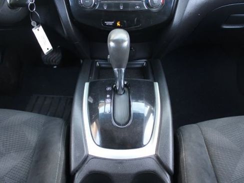 Used 2016 Nissan Rogue S image 15