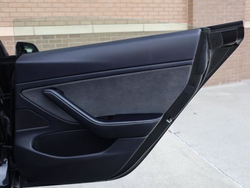 Used 2018 Tesla Model 3 Long Range RWD image 22
