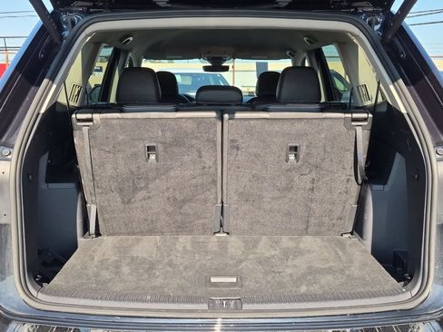 Used 2025 Volkswagen Atlas SE FWD image 28