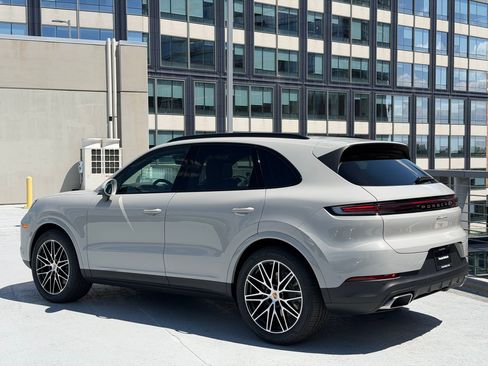 Used 2026 Porsche Cayenne AWD/4WD image 3