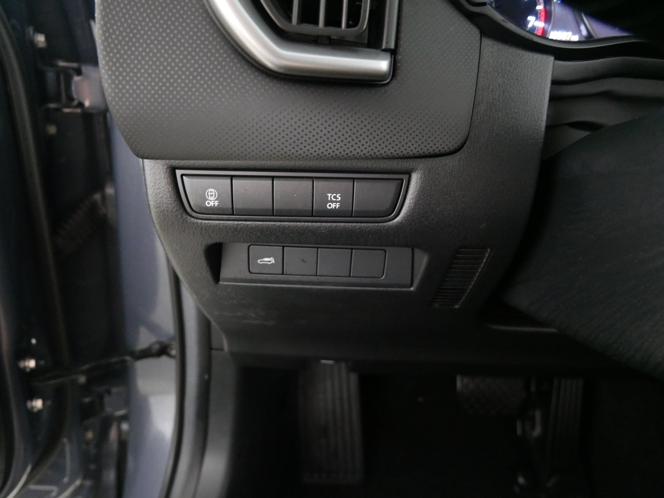 Used 2025 MAZDA CX-50 AWD 2.5 S w/ Premium Package image 26