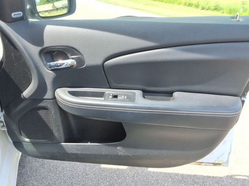Used 2014 Chrysler 200 Limited FWD image 22