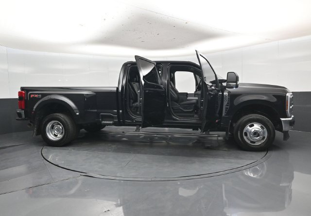 Used 2025 Ford F350 Lariat w/ Lariat Ultimate Package AWD/4WD image 60