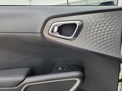 Used 2025 Kia Soul LX w/ LX Technology Package image 12