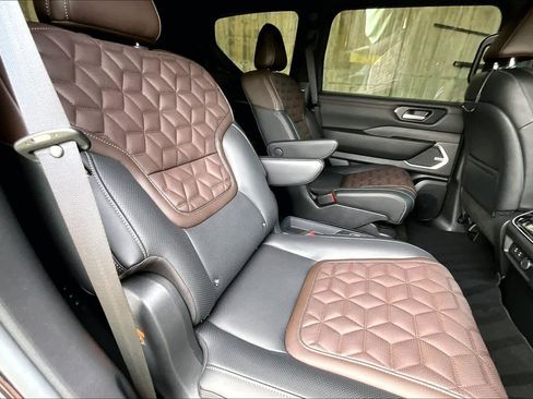 Used 2025 Nissan Armada Platinum Reserve AWD/4WD image 23