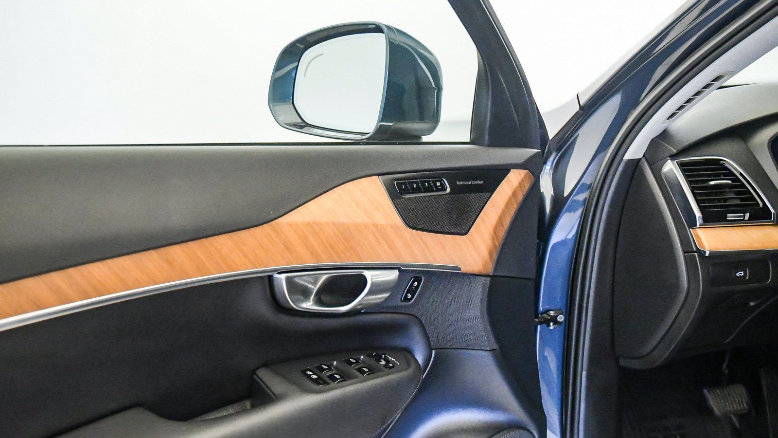 Certified 2023 Volvo XC90 B6 Plus w/ Protection Package Premier AWD/4WD image 25